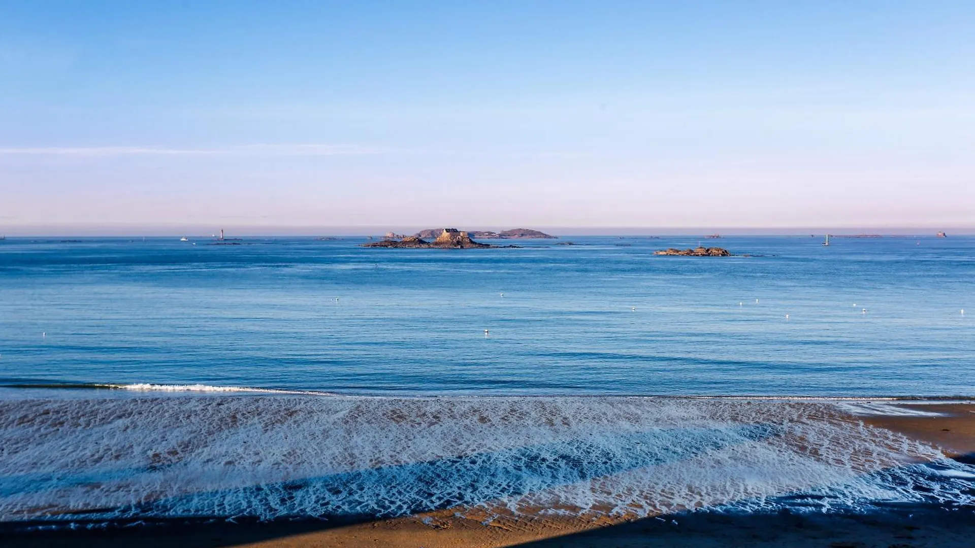 Appartement Avec Balcon Vue Mer, Pour 4 Personnes Dinard France